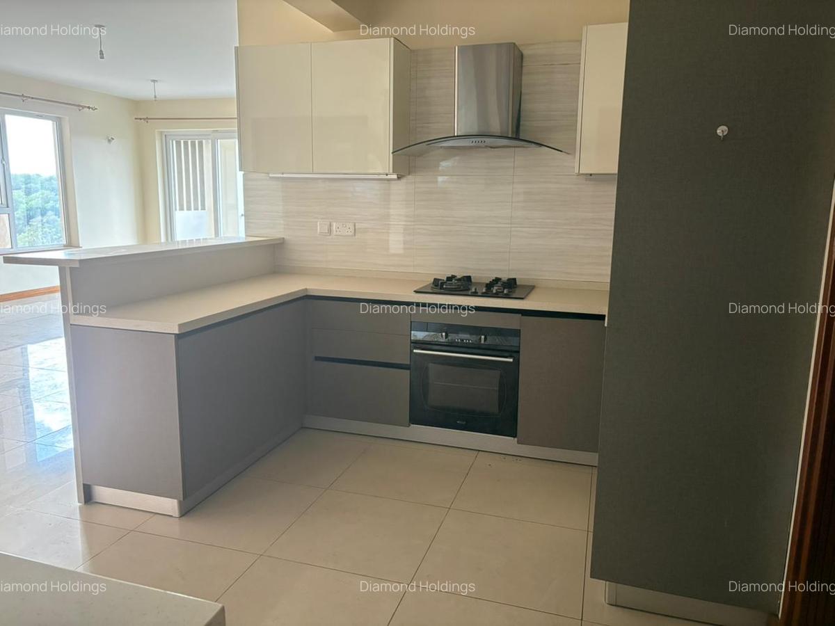 4 Bed Apartment with En Suite in Parklands - 10