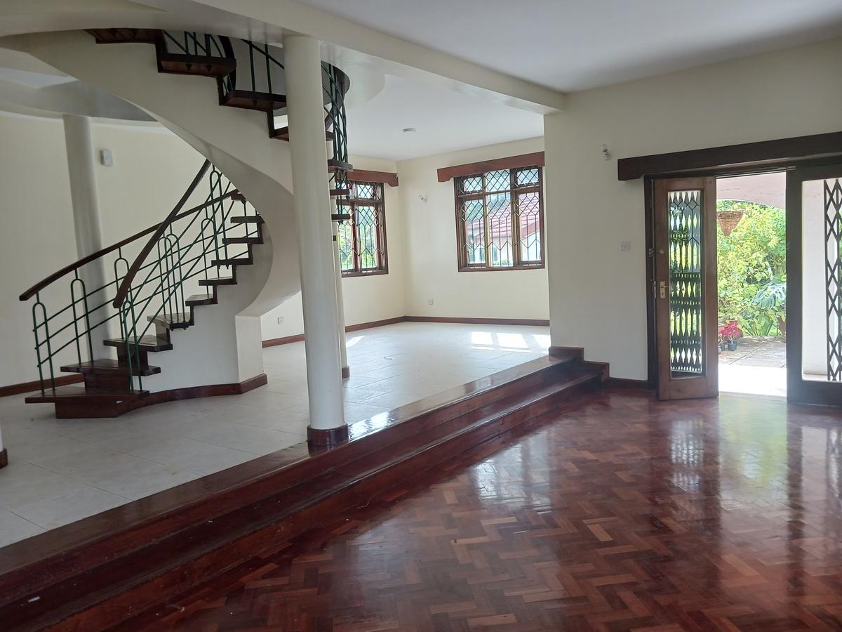 4 Bed House with En Suite at Lavington - 15