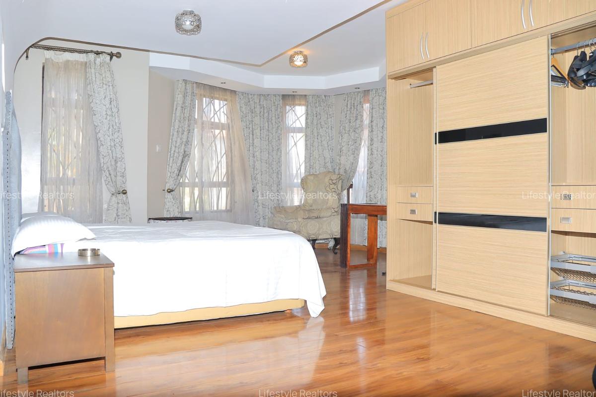 Furnished 3 Bed Apartment with En Suite at Rosewood Avenue - 5
