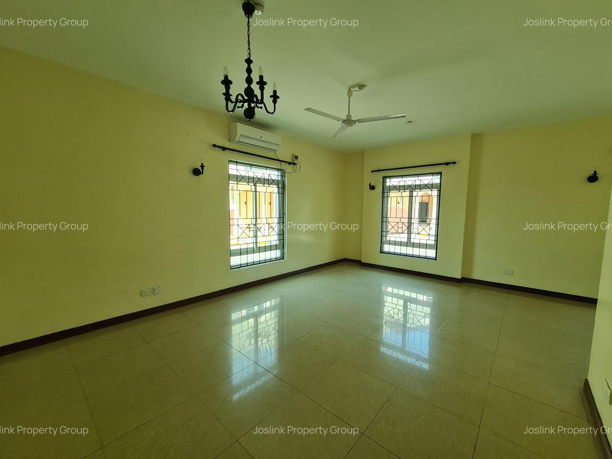 5 Bed Townhouse with Swimming Pool in Nyali Area - 19