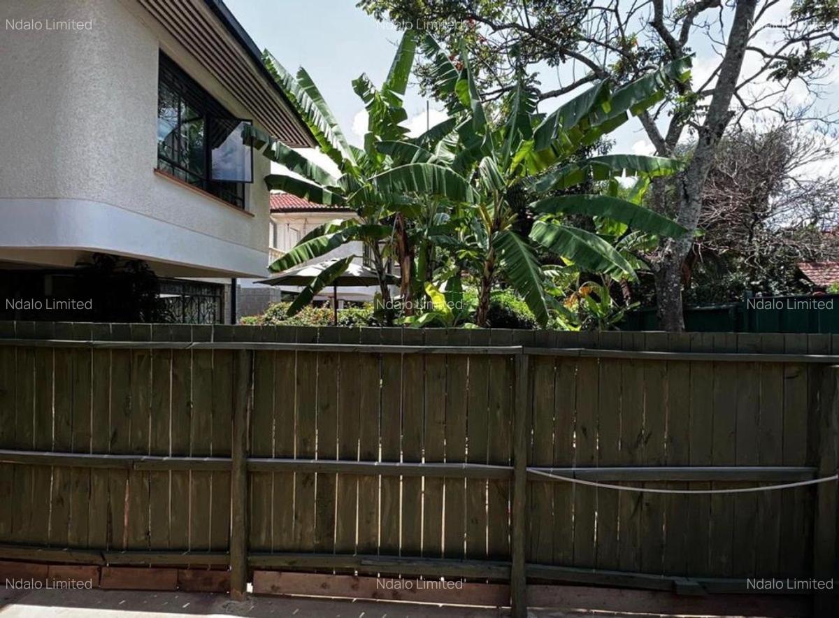 4 Bed Townhouse with En Suite at Lavington - 3