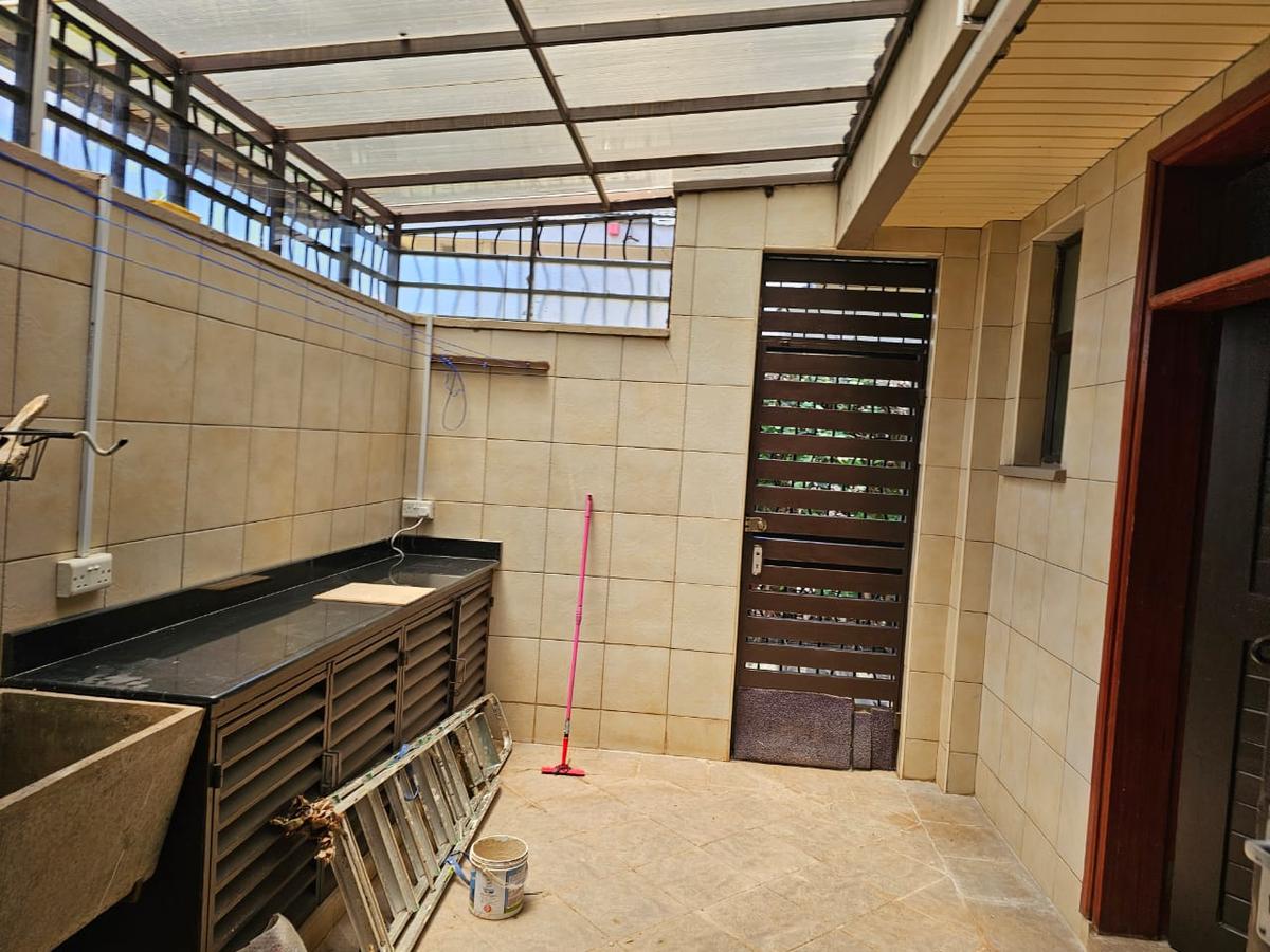 4 Bed Townhouse with En Suite in Ridgeways - 19