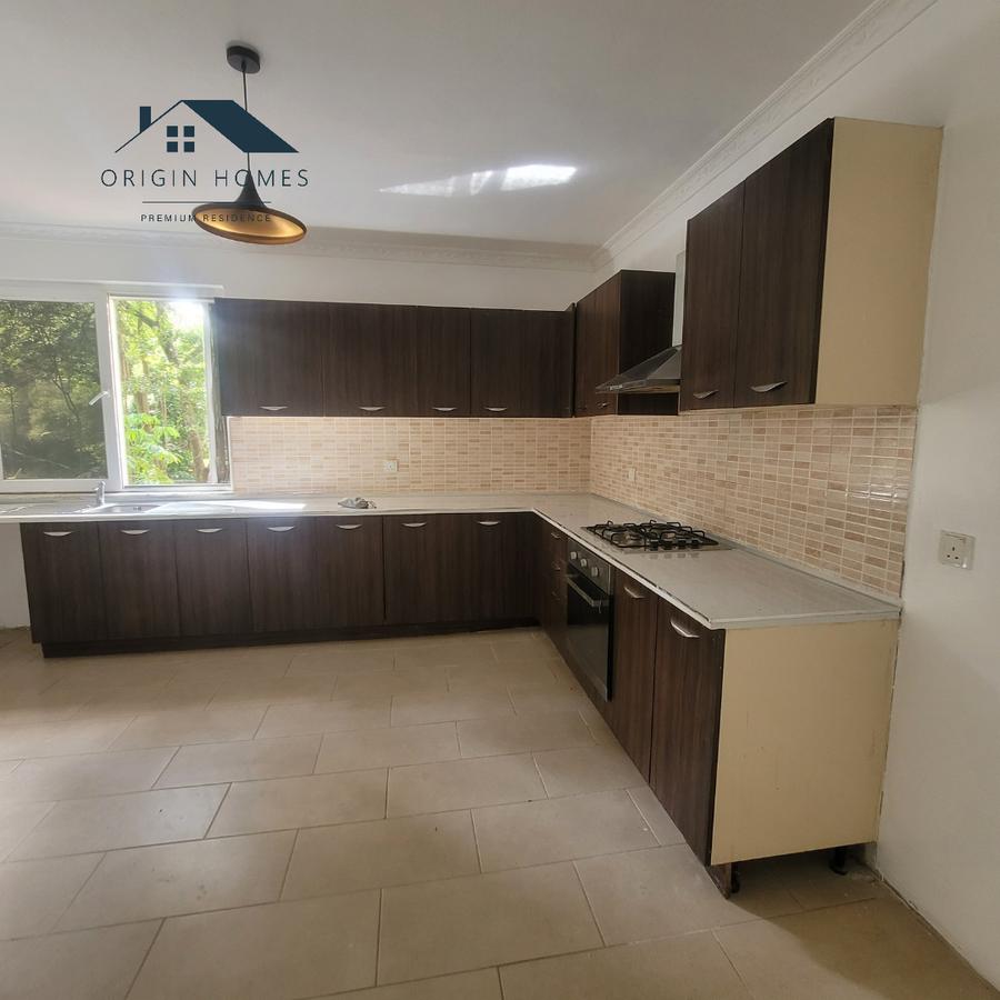 3 Bed Apartment with En Suite at Lavington - 7