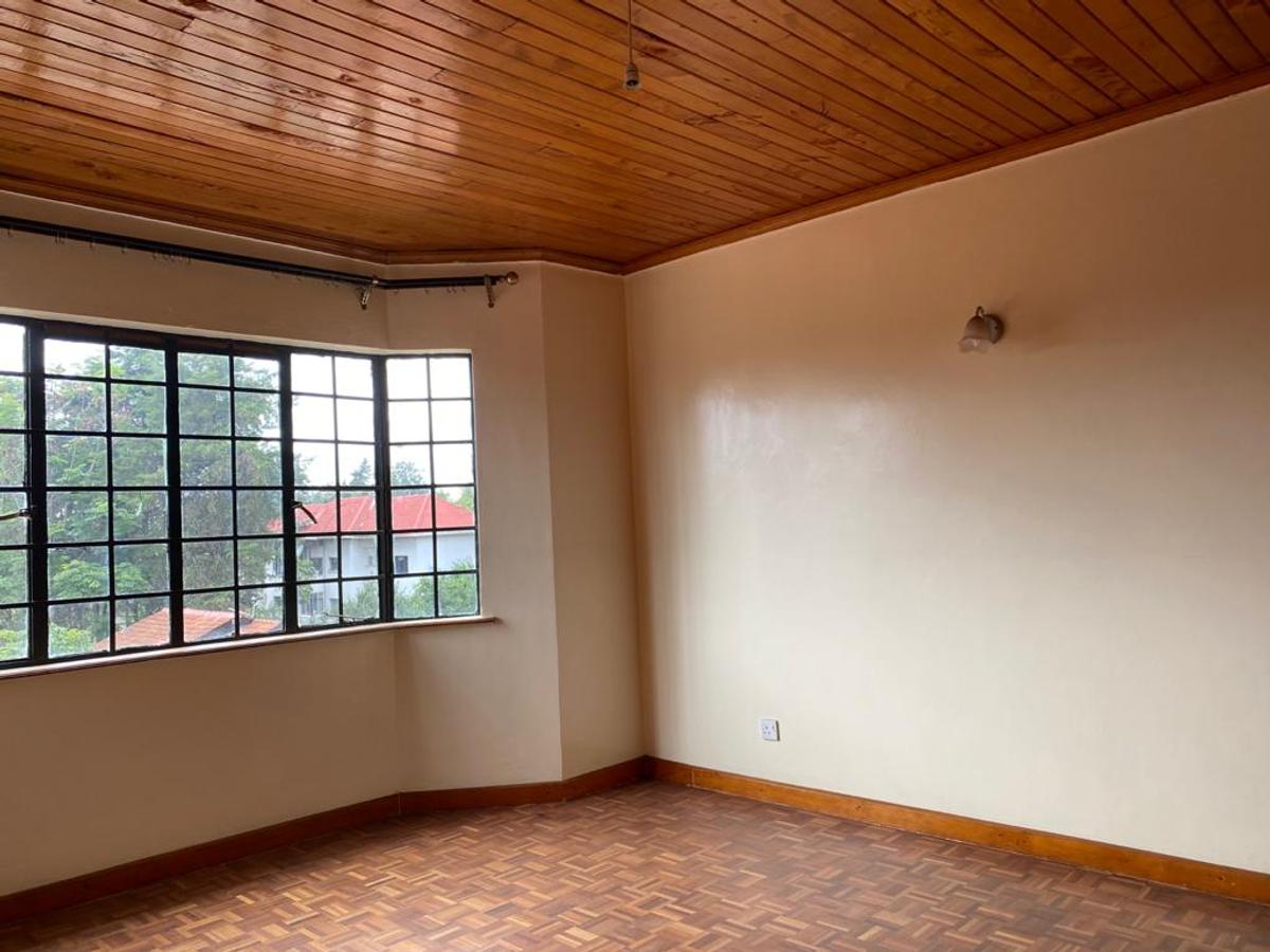 3 Bed Apartment with En Suite in Lavington - 14