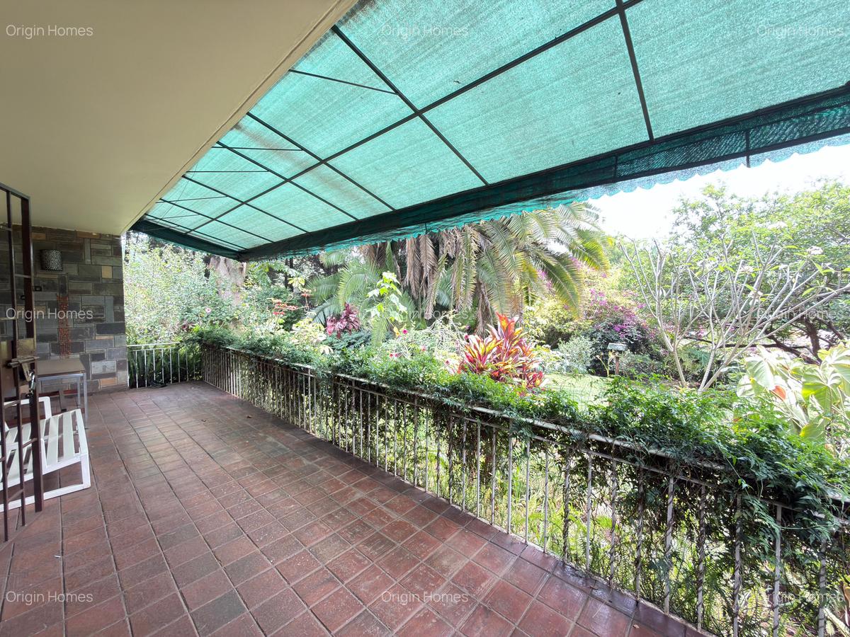 4 Bed House with En Suite at Lavington - 14