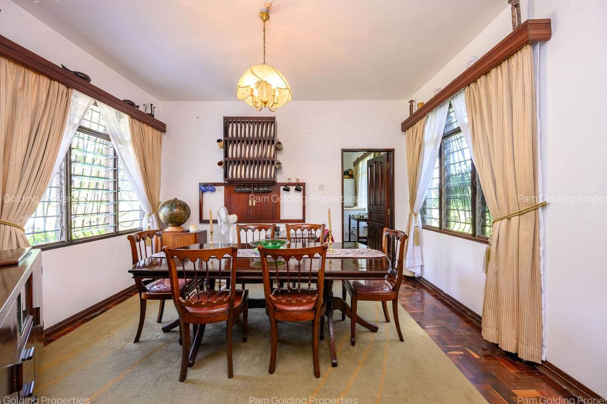 5 Bed Townhouse at Beach Road - 8