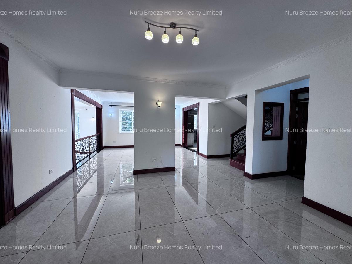 5 Bed Townhouse with En Suite in Rosslyn - 4