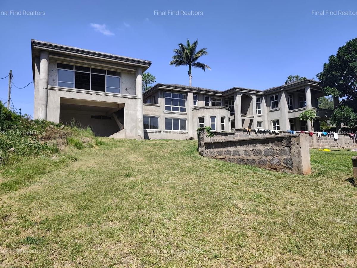 5 Bed House with En Suite in Runda - 2