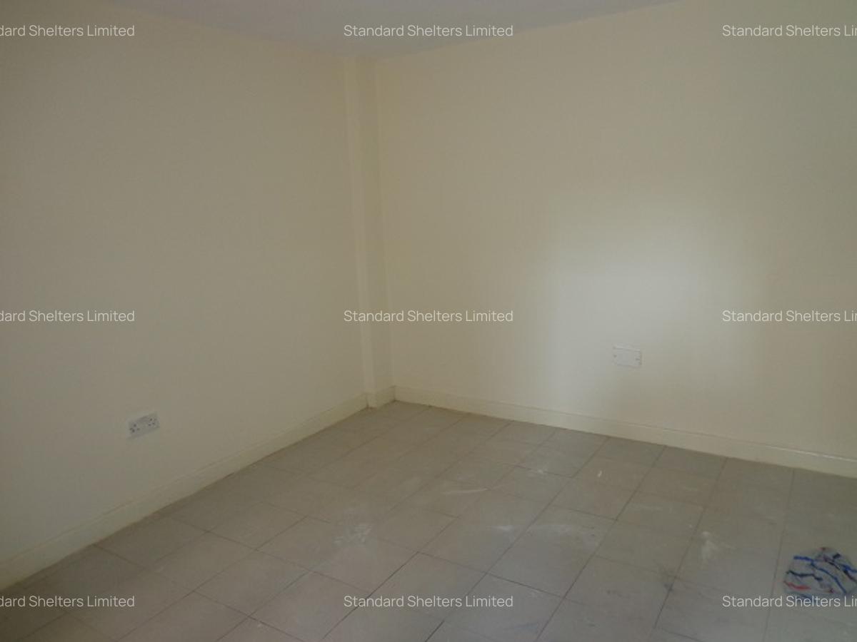 4,500 ft² Warehouse with Backup Generator in Industrial Area - 17