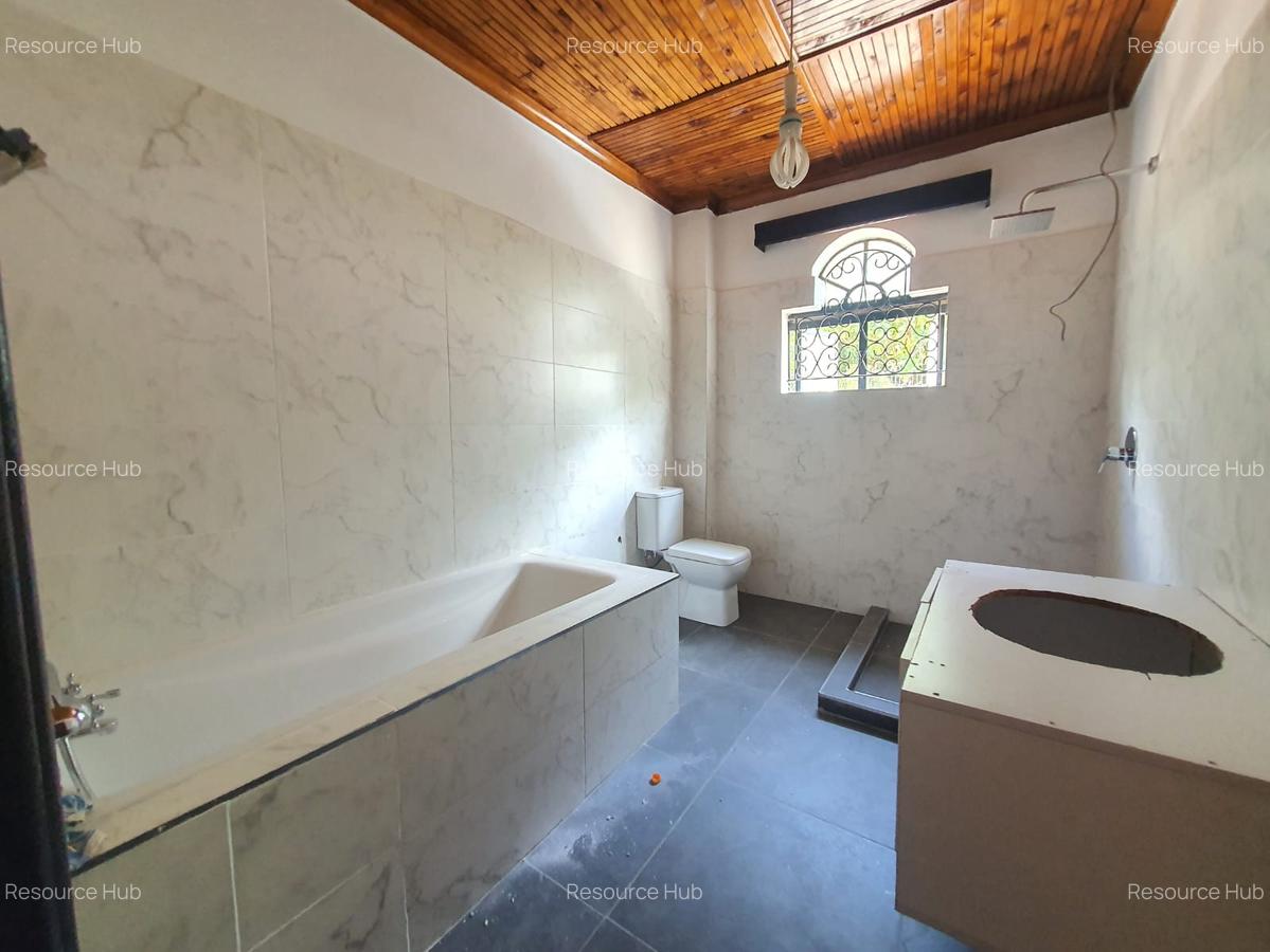 6 Bed House with En Suite in Nyari - 16