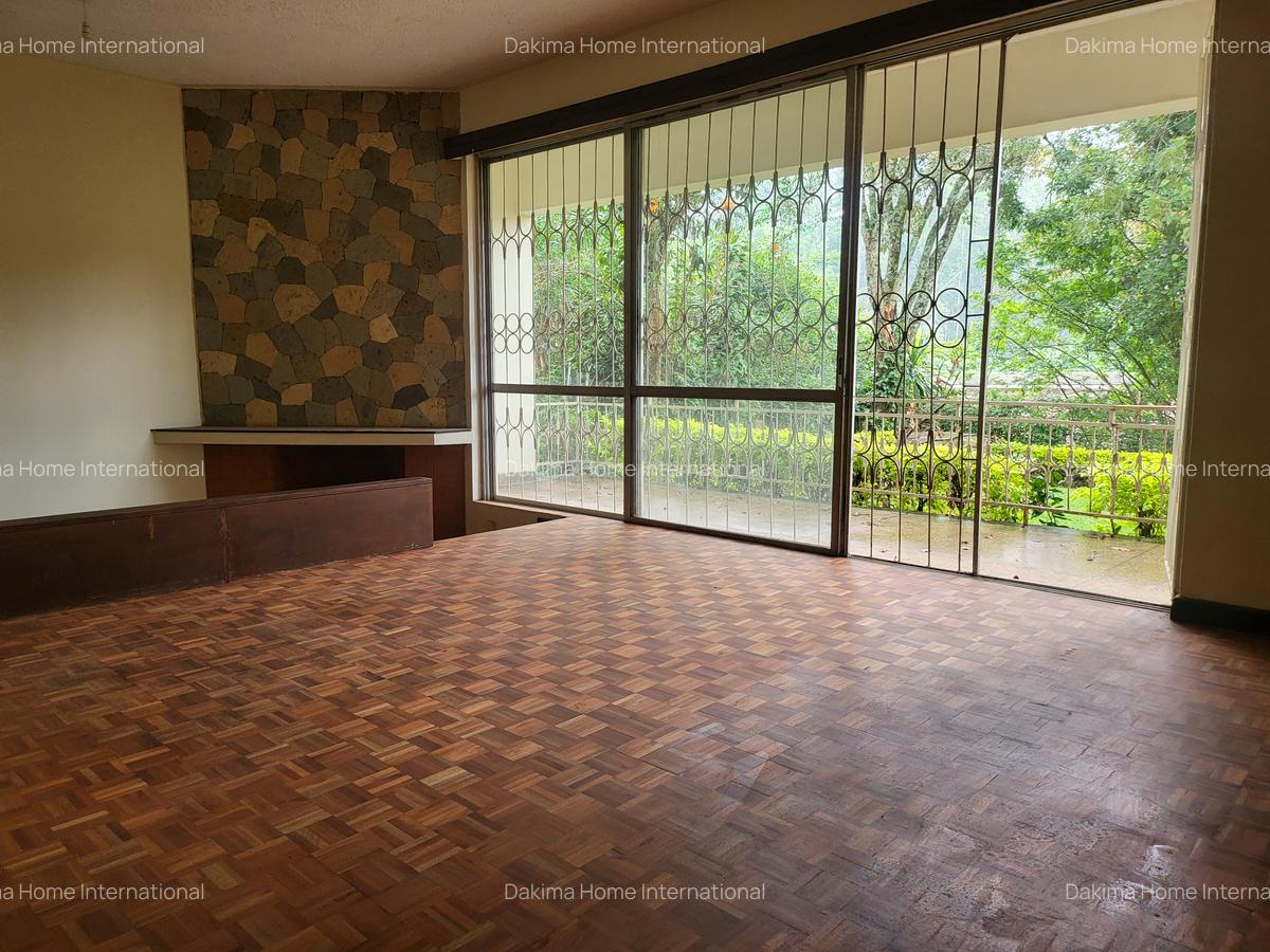 4 Bed Townhouse with En Suite in Spring Valley - 3