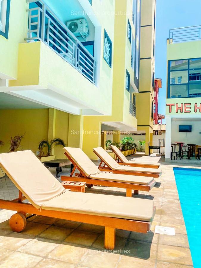 Serviced 2 Bed Apartment with En Suite at 1St Avanue - 2