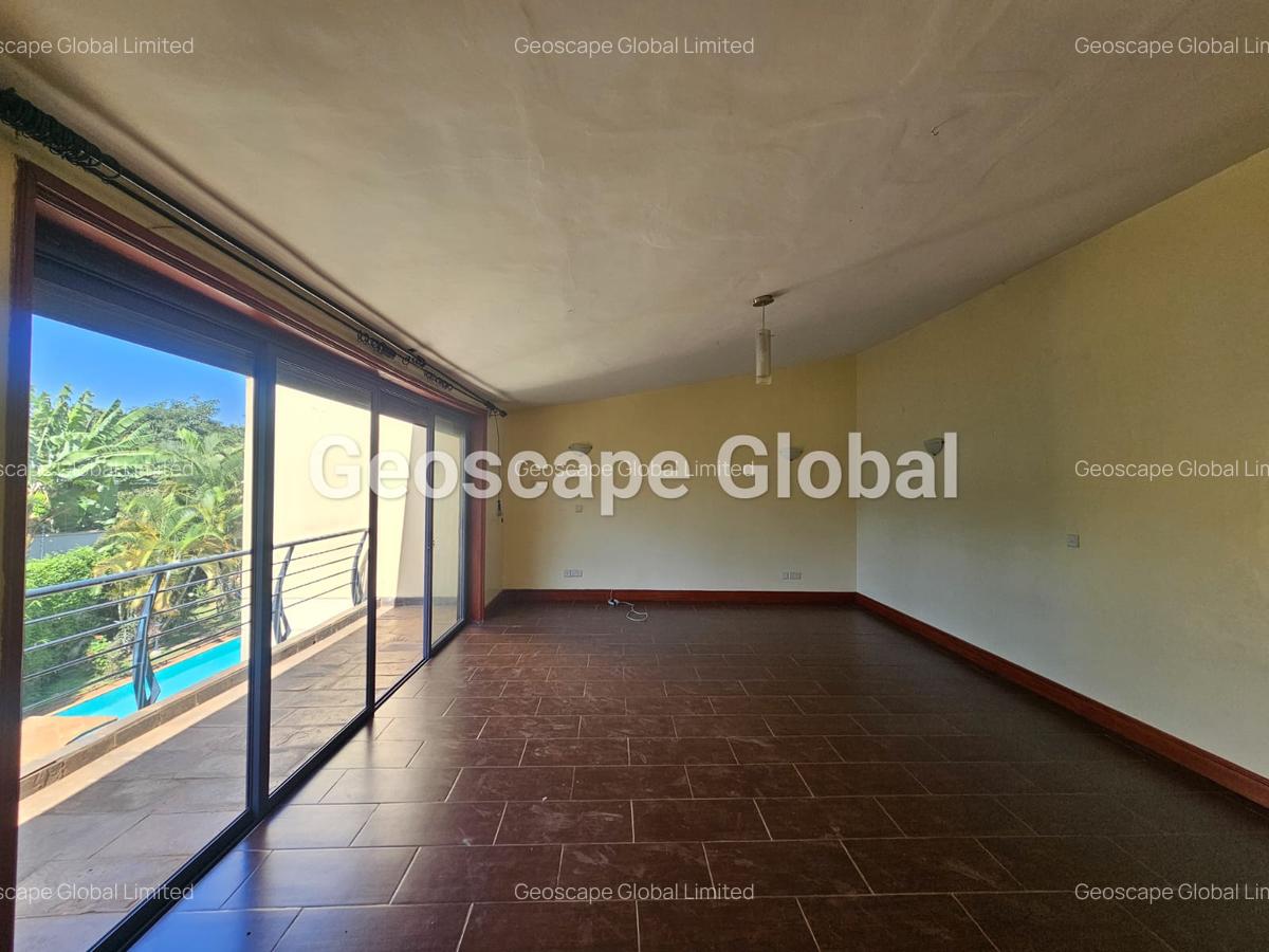 4 Bed House with En Suite in Runda - 11