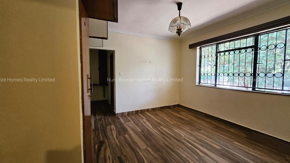 5 Bed House with En Suite in Runda - 9