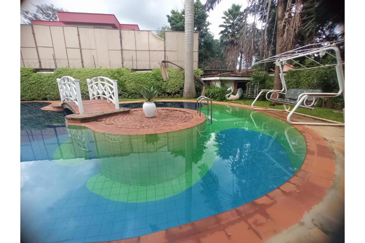 1 Bed House with En Suite in Lavington - 1