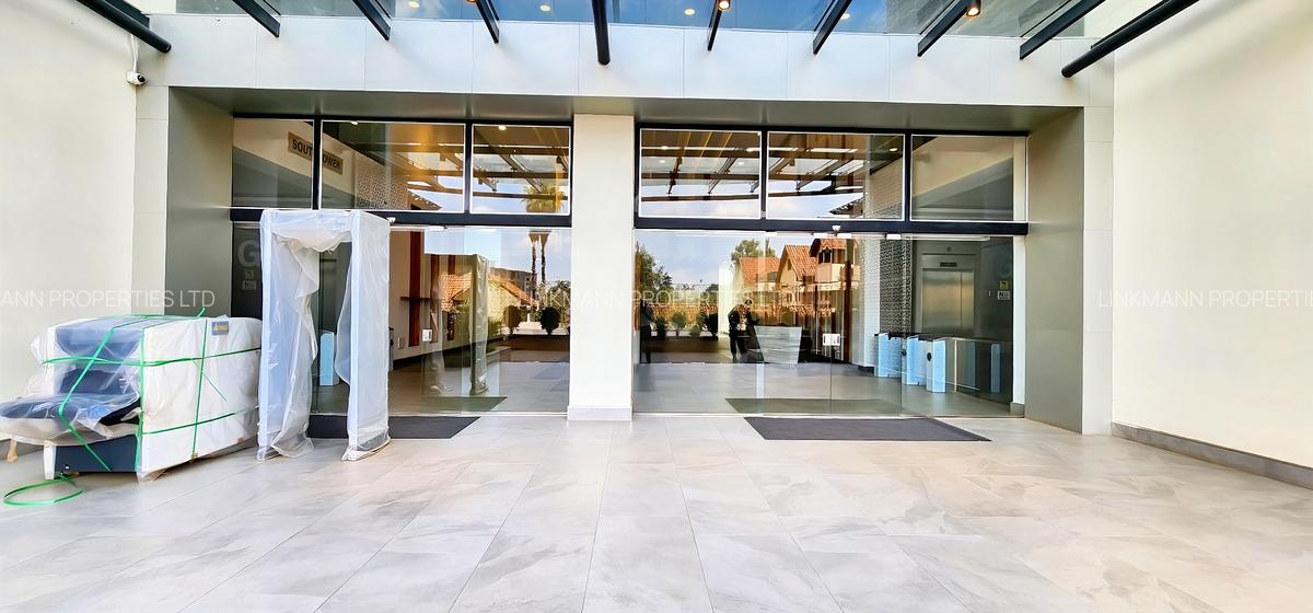 4,000 ft² Office with Service Charge Included in Riverside - 5