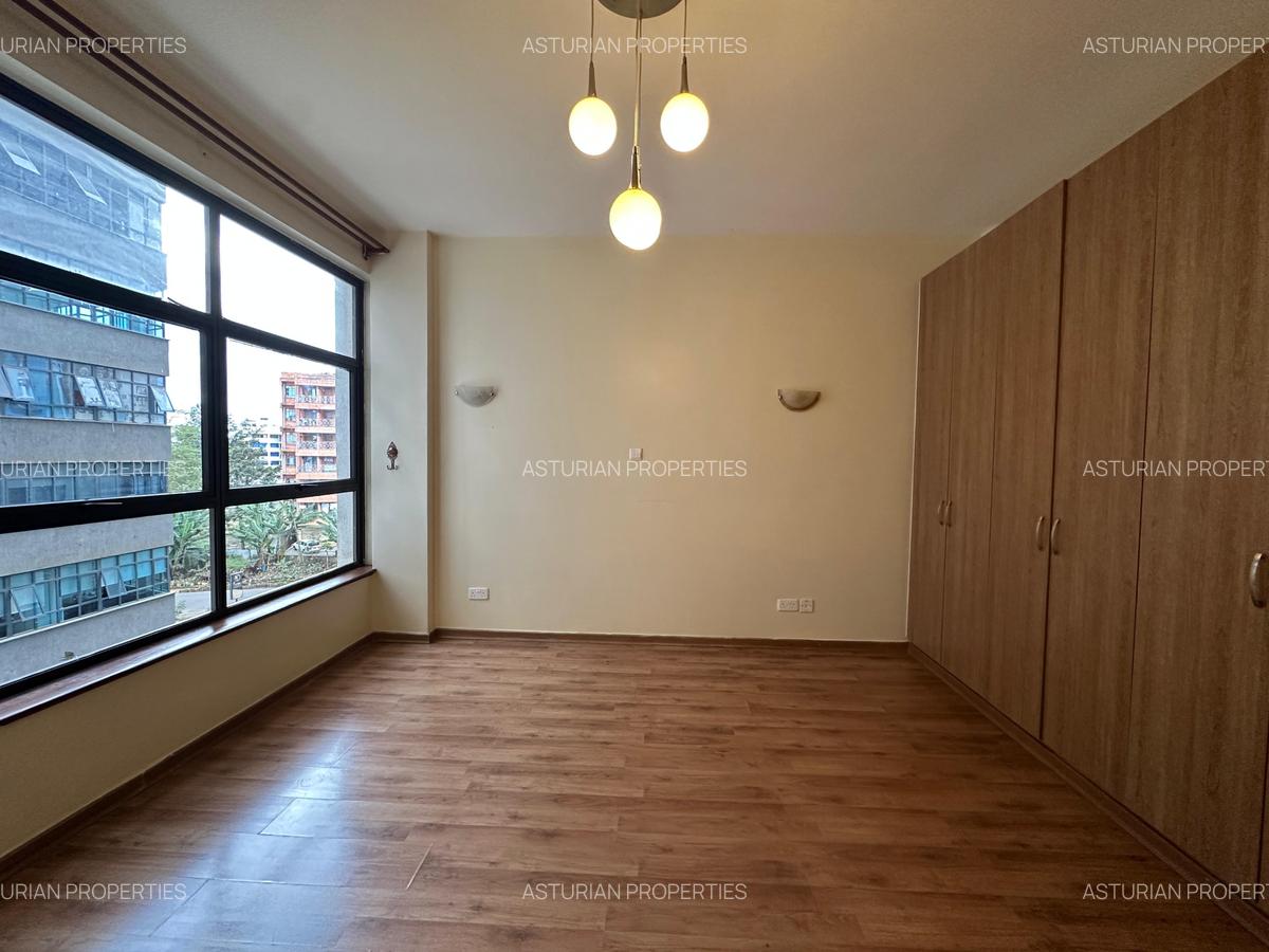 4 Bed Apartment with En Suite in Westlands Area - 2