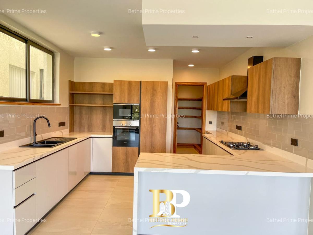 4 Bed Apartment with En Suite in Spring Valley - 6