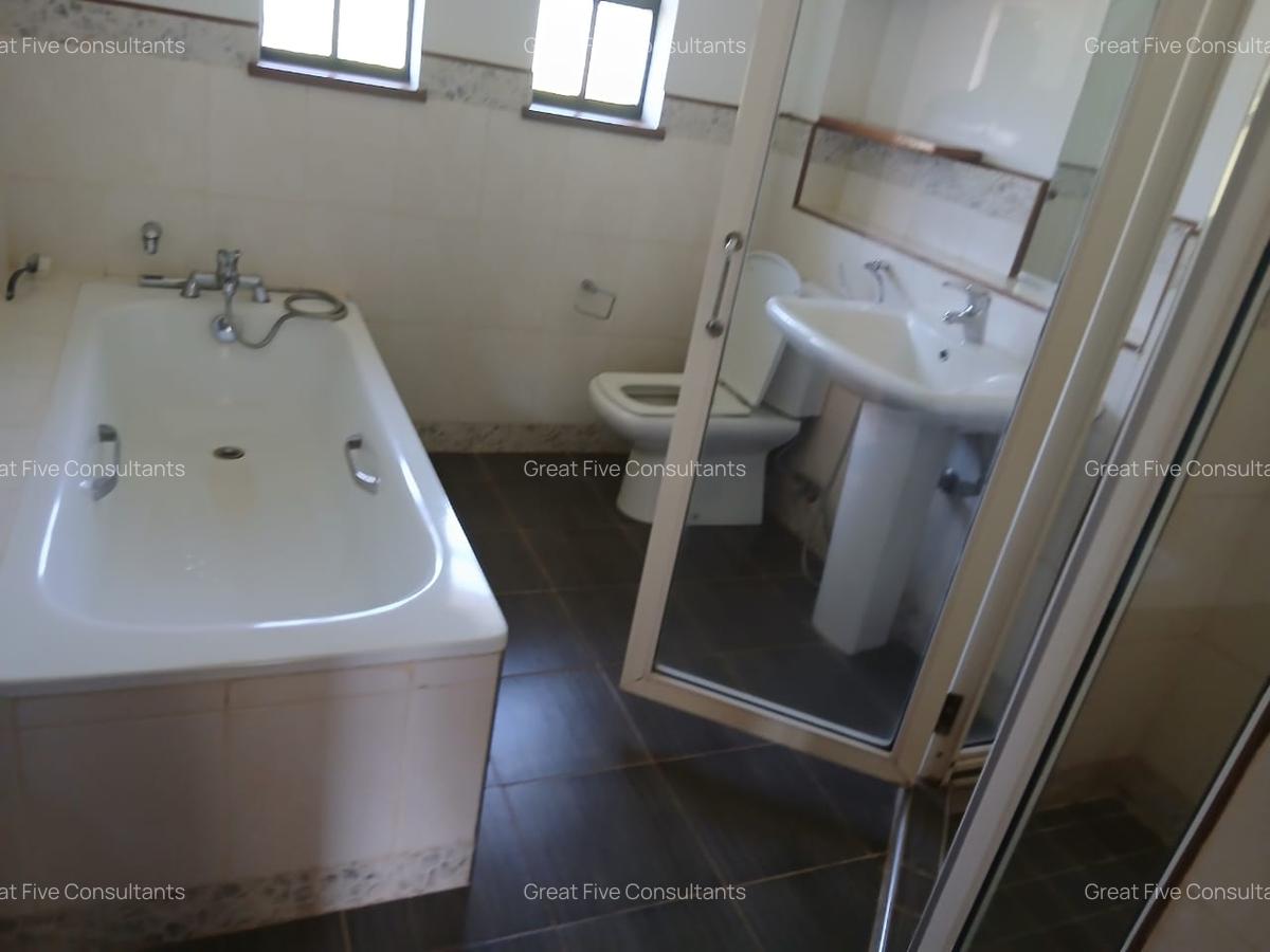 4 Bed Villa with En Suite in Runda - 16