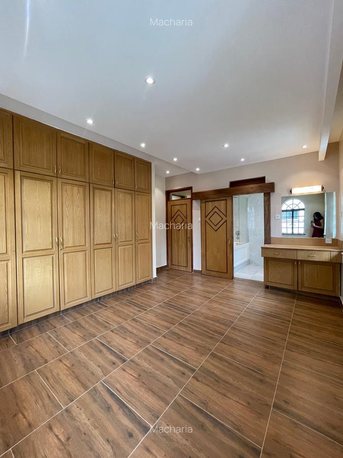 3 Bed Apartment with En Suite in Brookside - 6