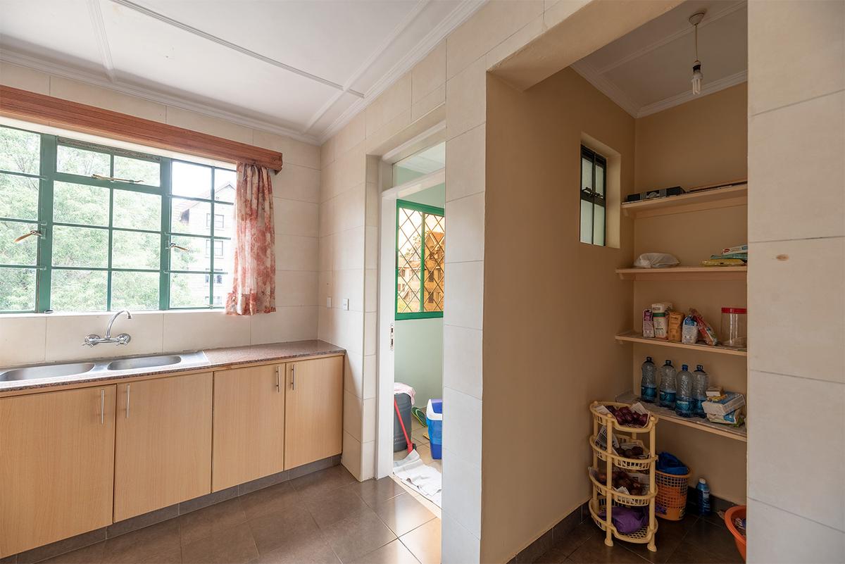 3 Bed Apartment with En Suite in Lavington - 10