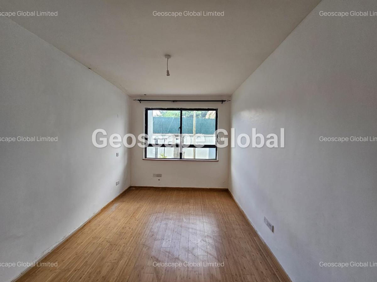 5 Bed Townhouse with En Suite in Lavington - 4