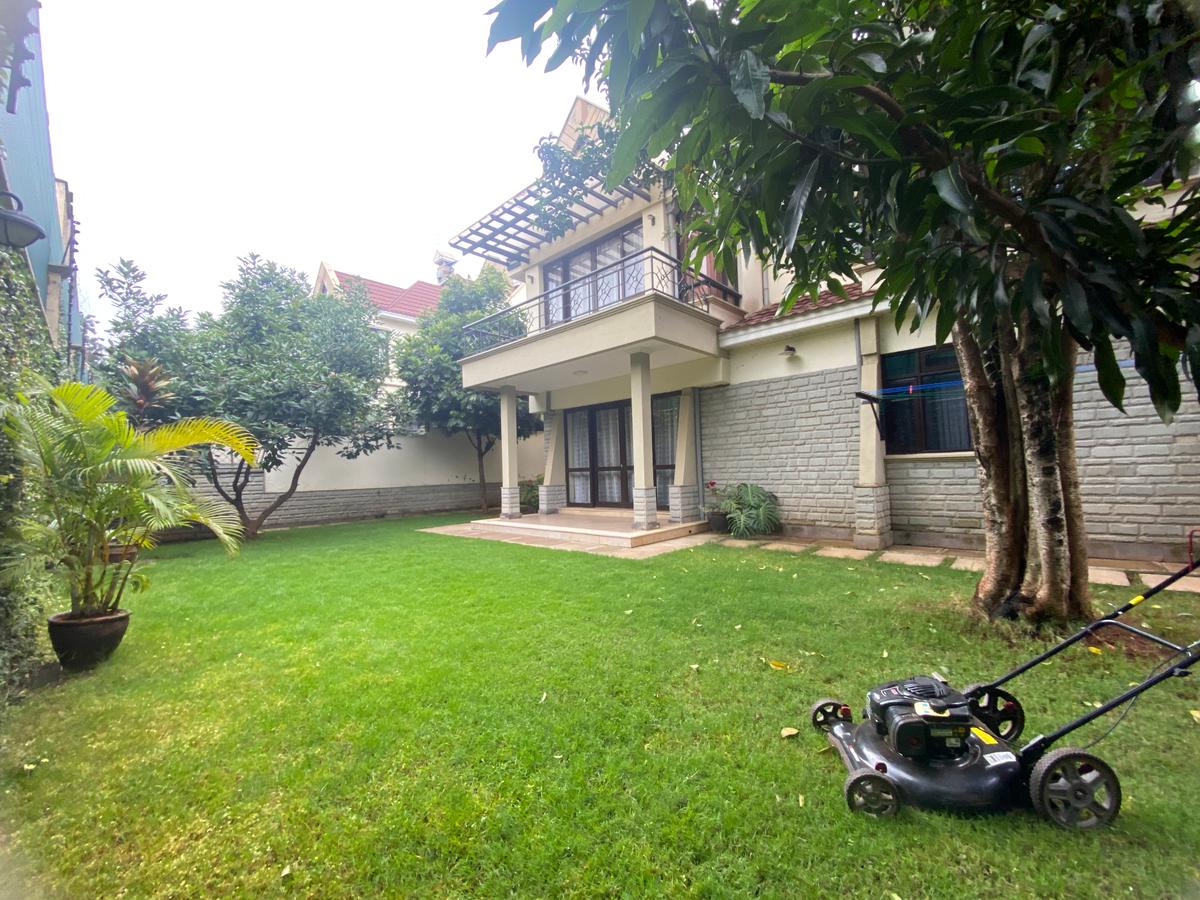 5 Bed Townhouse with En Suite in Lavington - 1