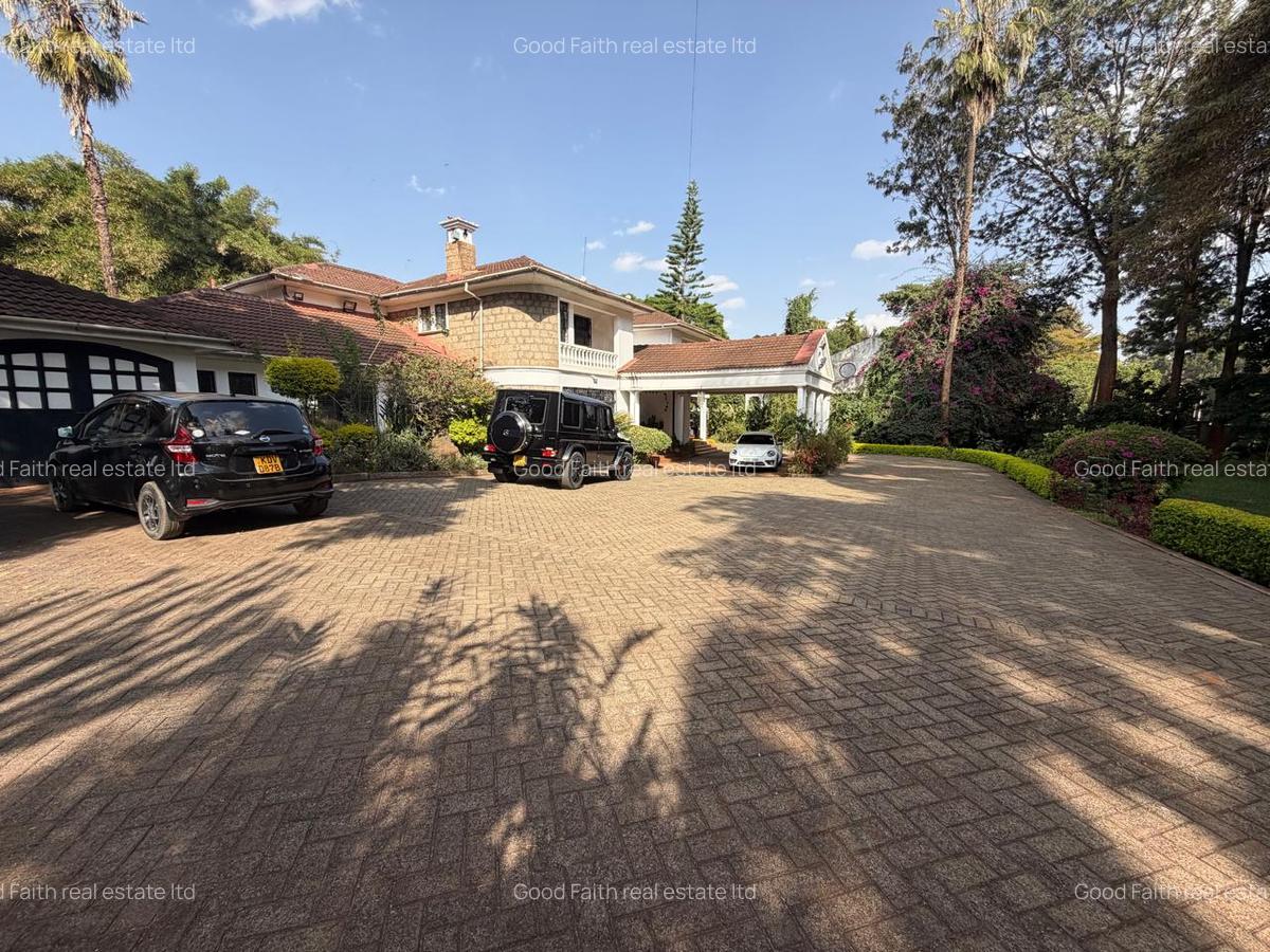 6 Bed House with En Suite in Runda - 3