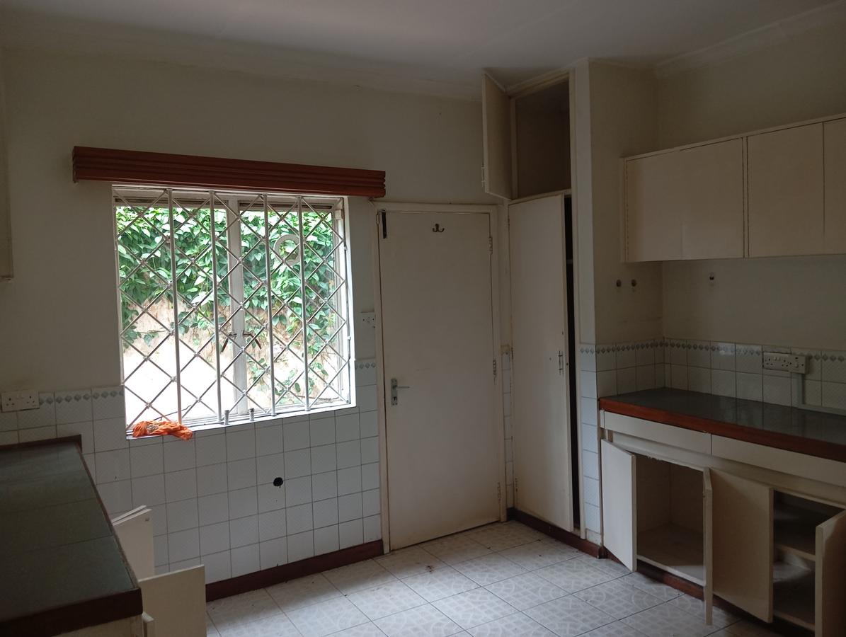 3 Bed House with En Suite at Limury Road - 7
