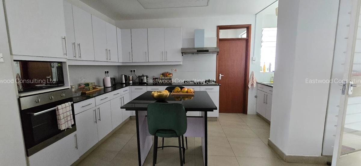 4 Bed Apartment with En Suite at 6Th Parklands - 16