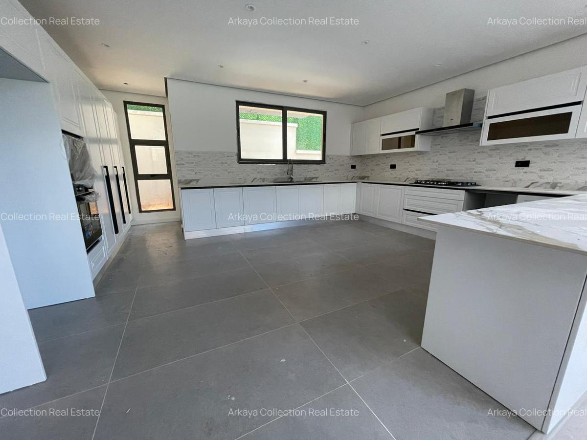 5 Bed Villa with En Suite in Lavington - 3