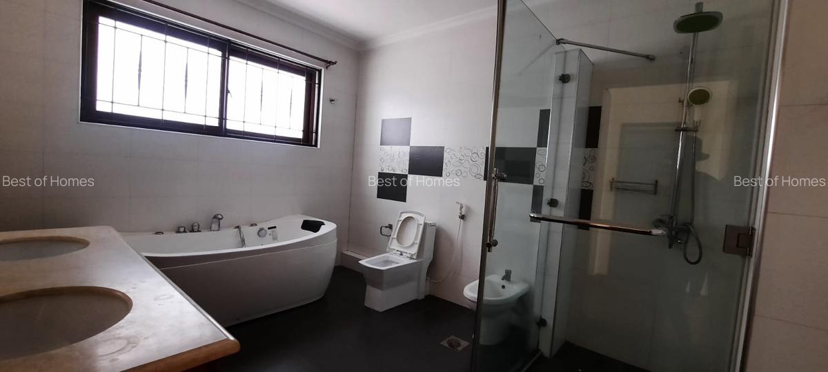 5 Bed Townhouse with En Suite in Lavington - 16