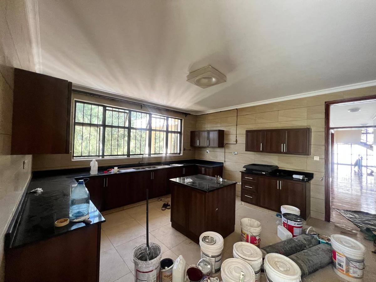 5 Bed Villa with En Suite in Kitisuru - 12