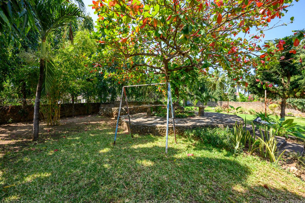 4 Bed Townhouse with En Suite at Beach Road - 7