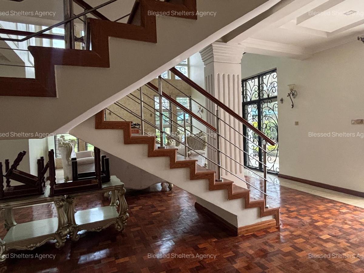 5 Bed Townhouse with En Suite in Ridgeways - 14