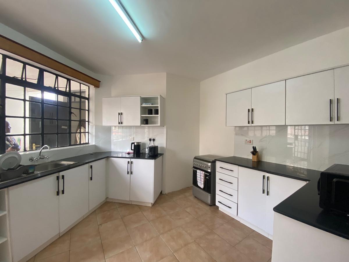 3 Bed Apartment with En Suite at Hendred Road - 6