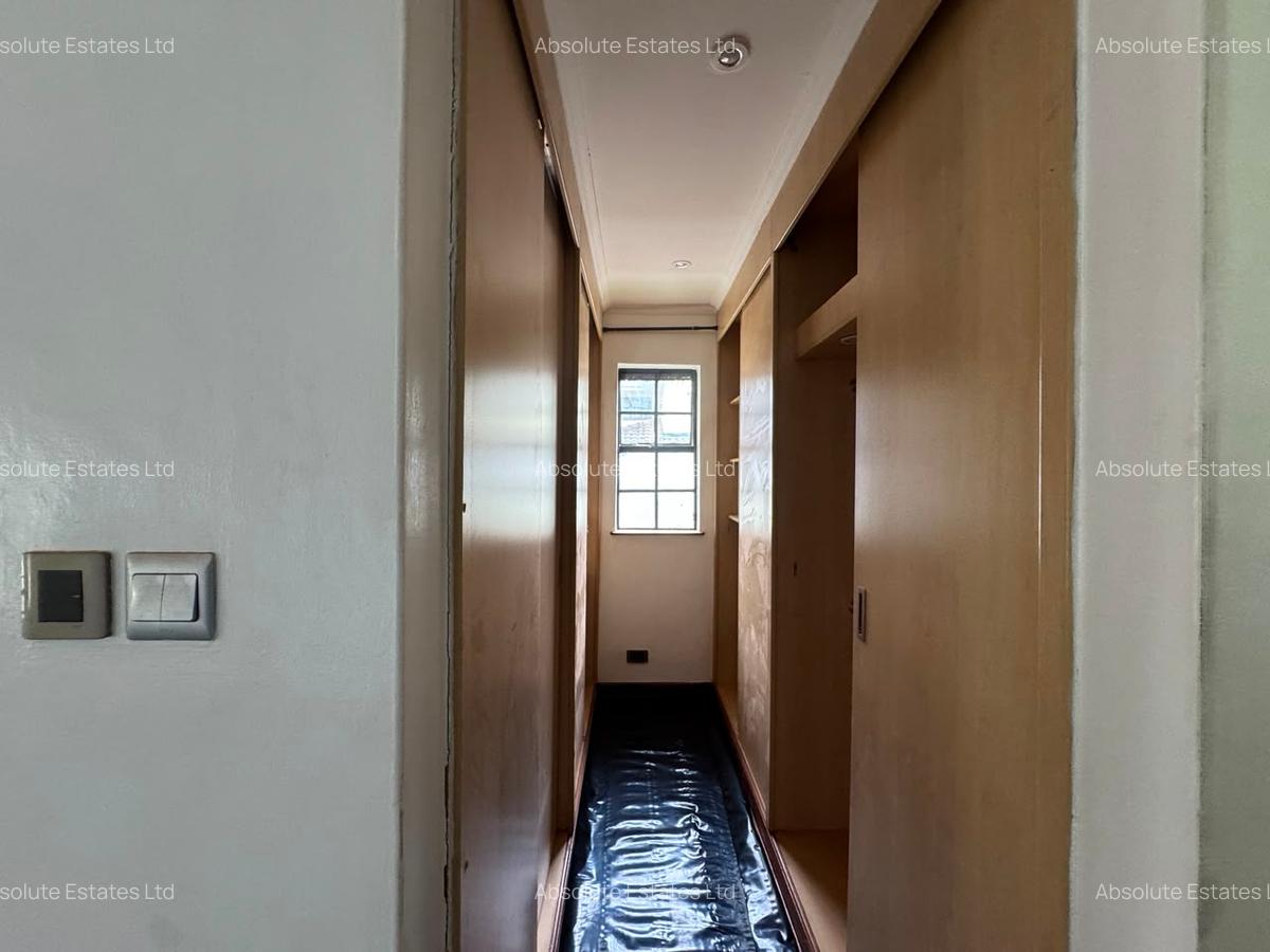 5 Bed Townhouse with En Suite in Lavington - 10