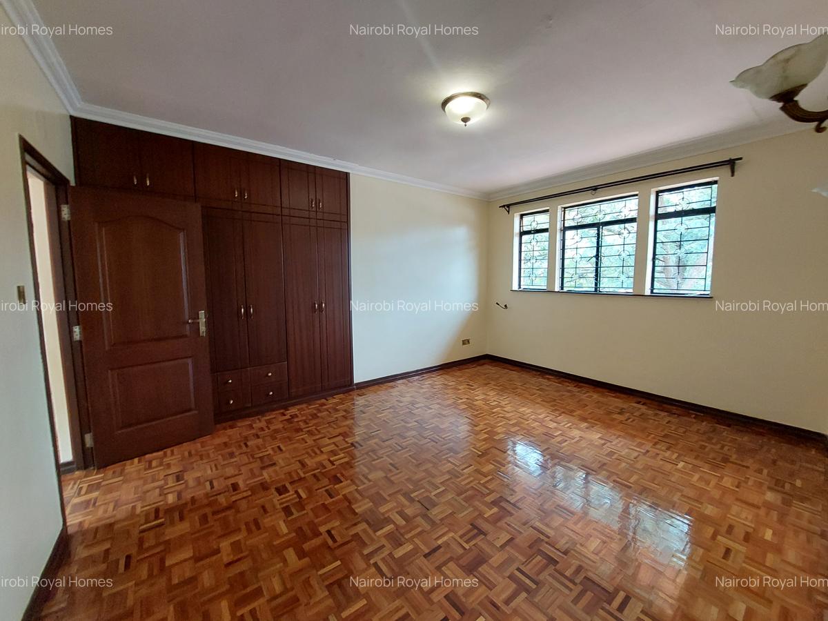 4 Bed House with En Suite at Acacia Drive - 9