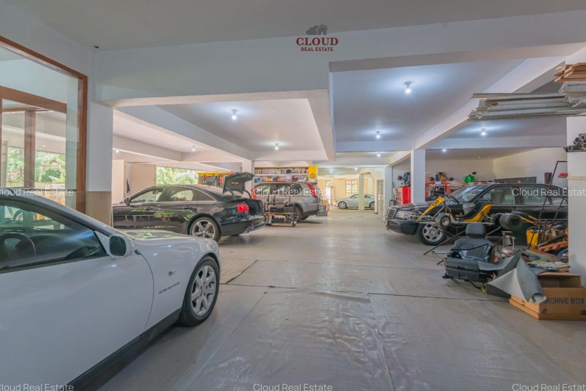 7 Bed House with En Suite in Muthaiga - 11