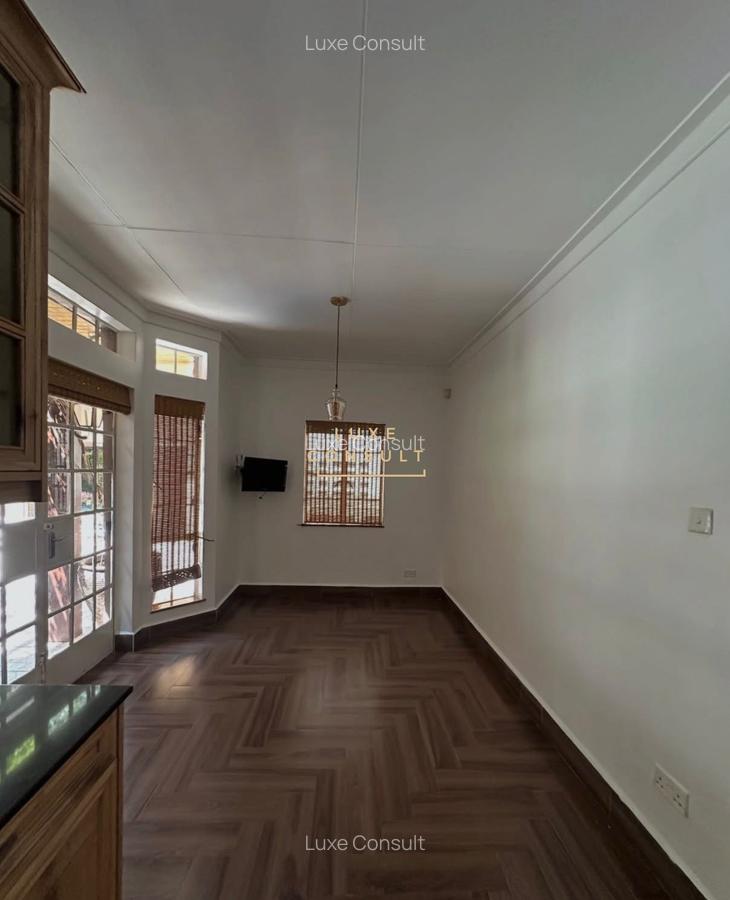 5 Bed Townhouse with Swimming Pool in Rosslyn - 8