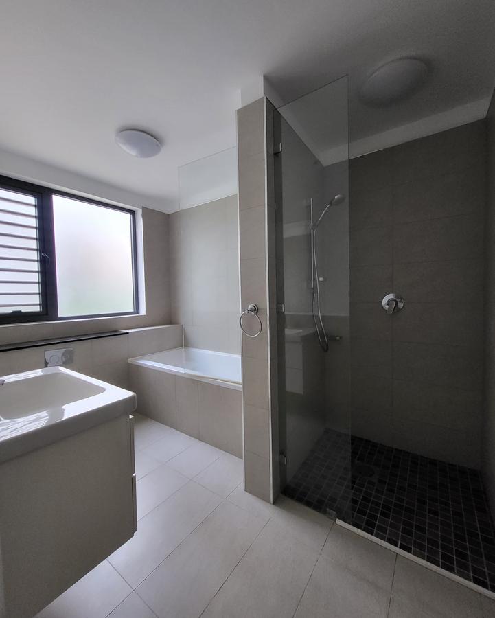 4 Bed Villa with Swimming Pool in Garden Estate - 15