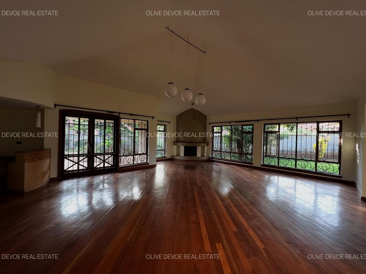 5 Bed House with En Suite in Runda - 17