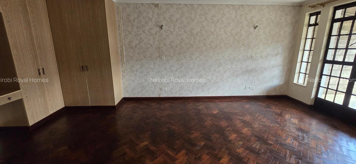 5 Bed Townhouse with En Suite at Lavington Green - 4