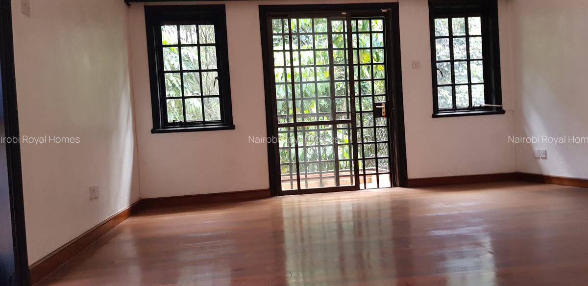 4 Bed Townhouse with En Suite at Riverside - 9