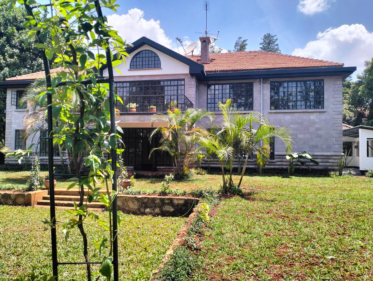 5 Bed House with En Suite in Runda - 1