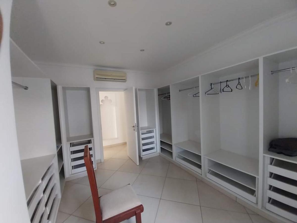 Serviced 3 Bed Apartment with En Suite at Third Avanue - 5