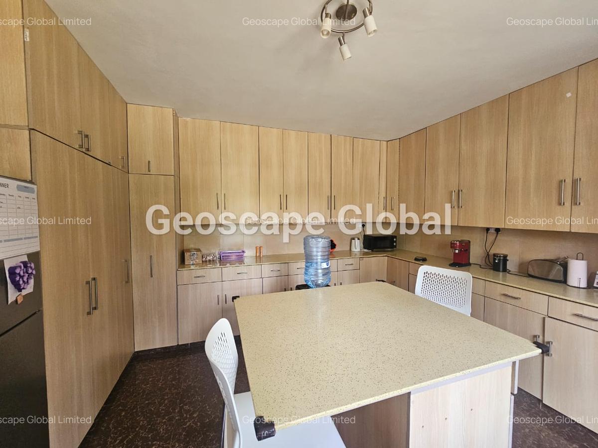 5 Bed House with En Suite in Runda - 10