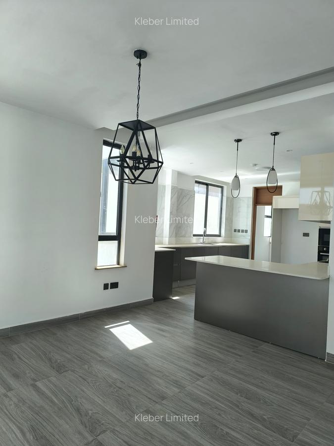 5 Bed Villa with En Suite in Lavington - 12