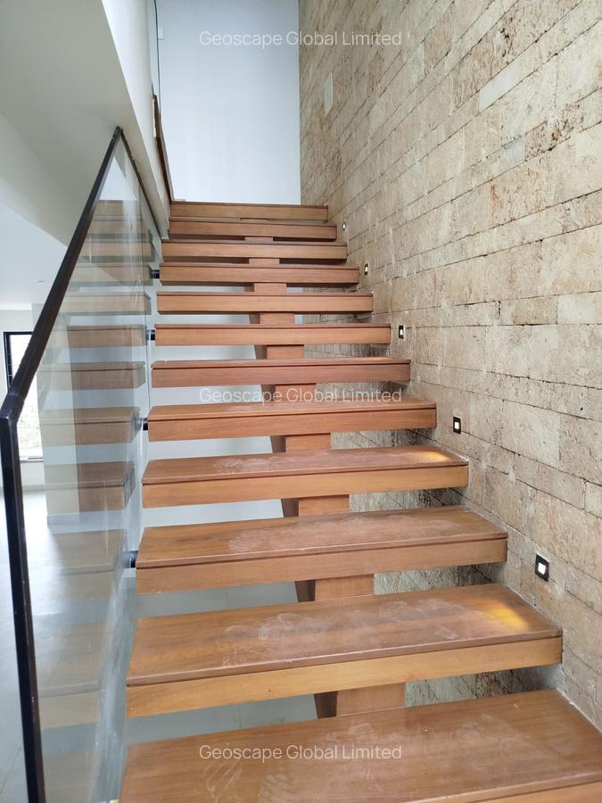4 Bed House with En Suite in Loresho - 4