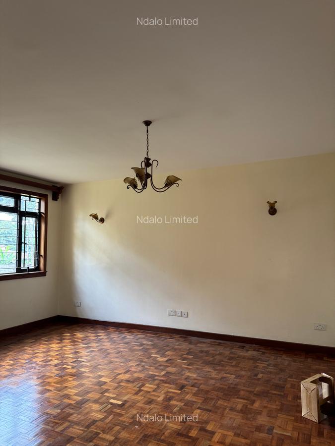 5 Bed Townhouse with En Suite at Lavington - 5